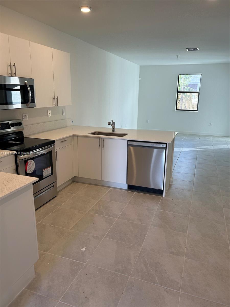 PINE VISTA - Residential Lease
