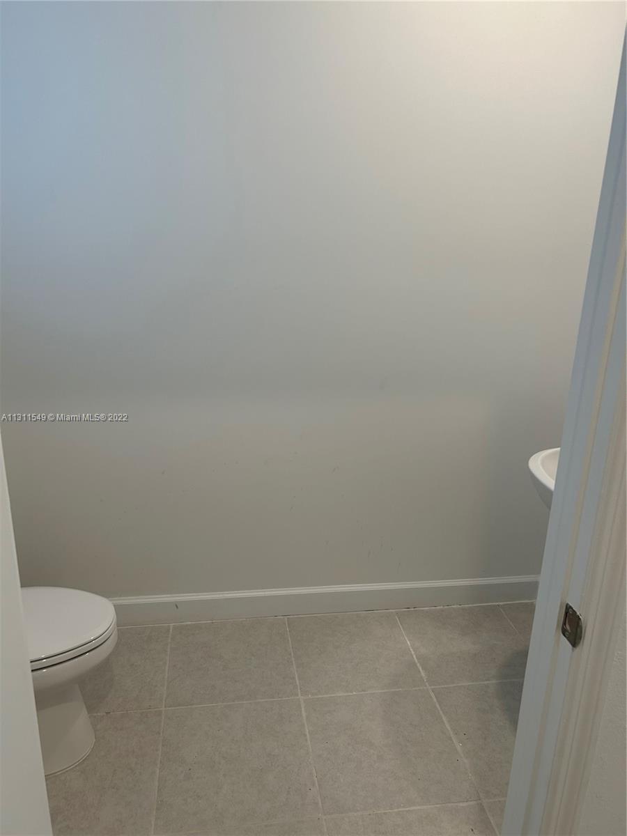 PINE VISTA - Residential Lease