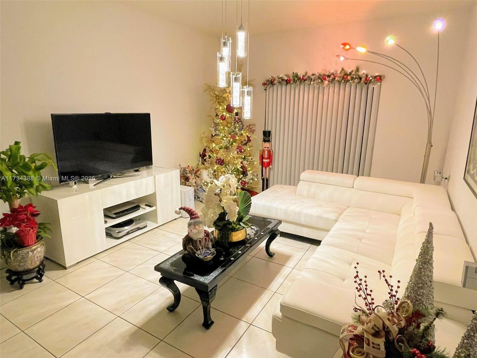 PALM GARDENS AT DORAL CON - Residential