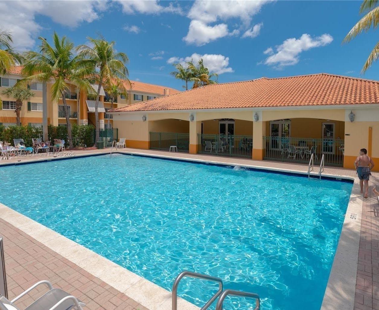 PALM GARDENS AT DORAL CON - Residential