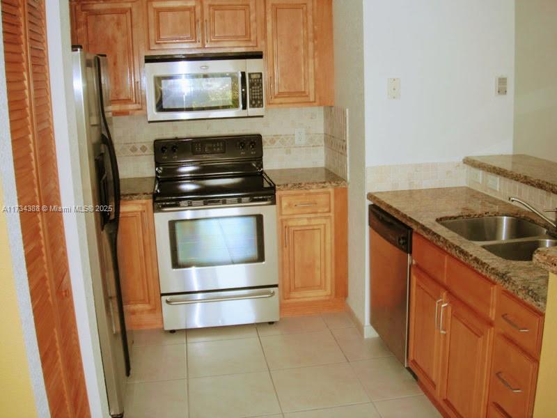 PALM GARDENS AT DORAL CON - Residential