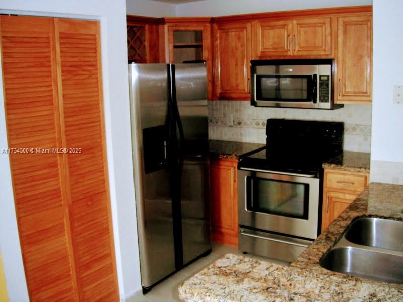 PALM GARDENS AT DORAL CON - Residential