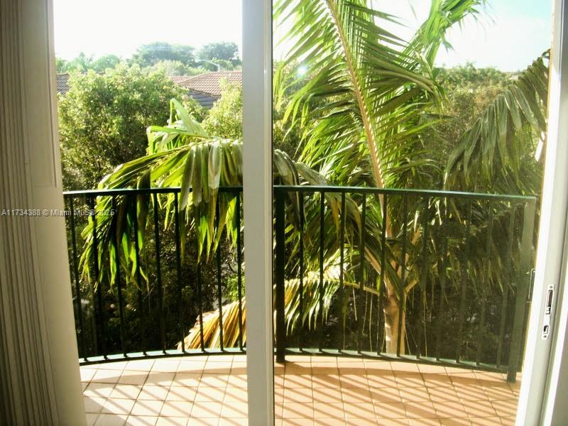 PALM GARDENS AT DORAL CON - Residential