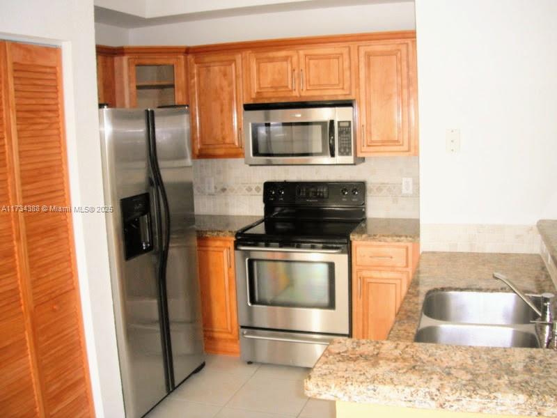 PALM GARDENS AT DORAL CON - Residential