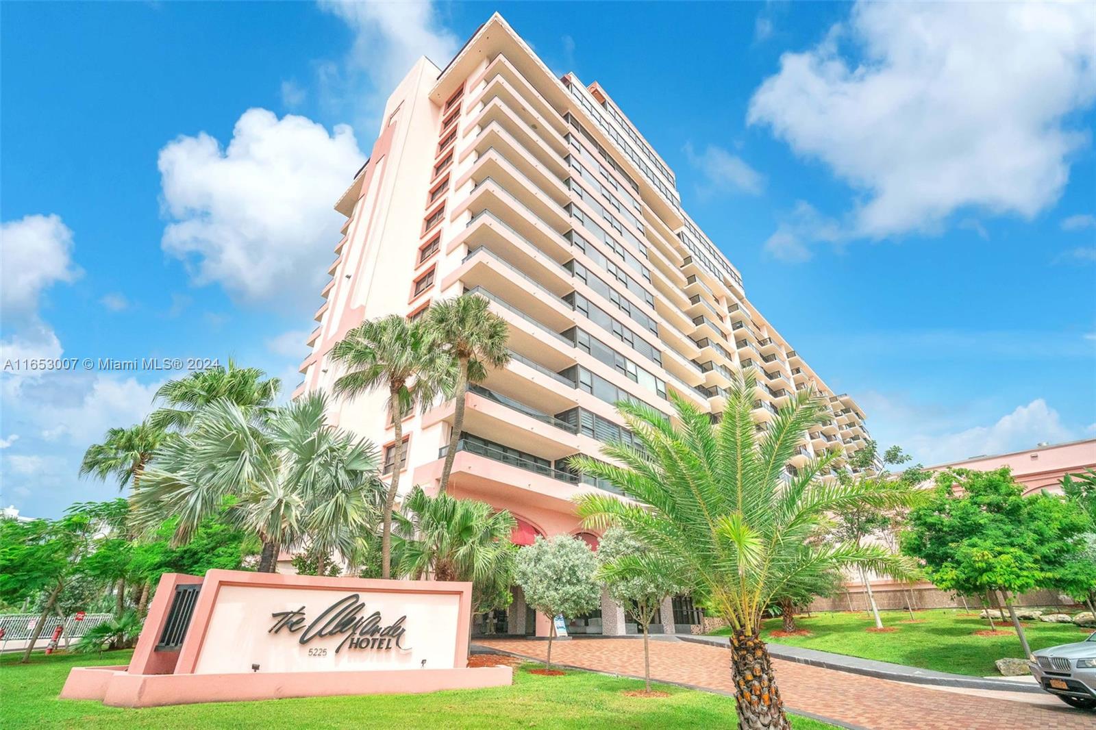 THE ALEXANDER CONDO - Residential