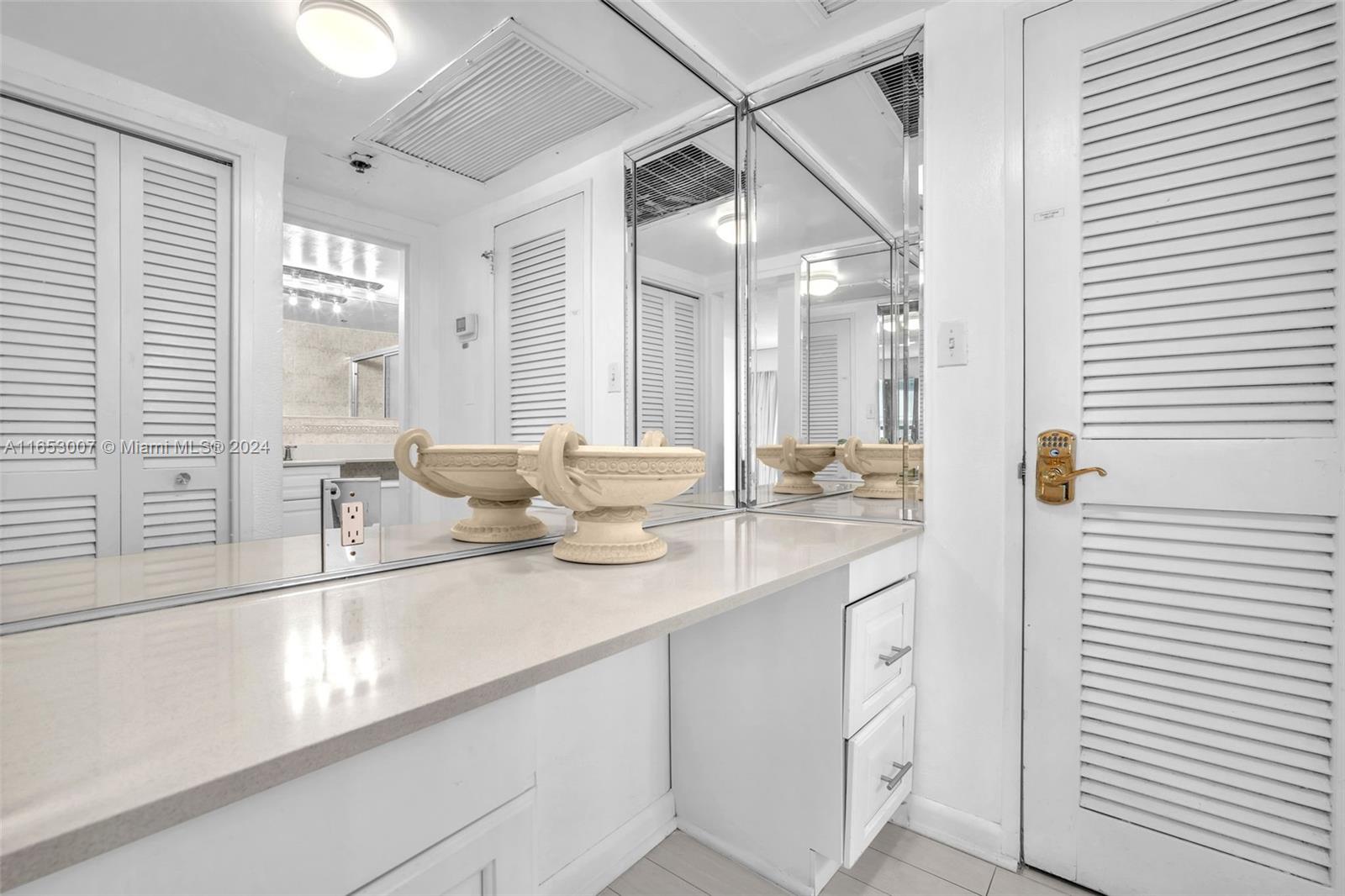 THE ALEXANDER CONDO - Residential