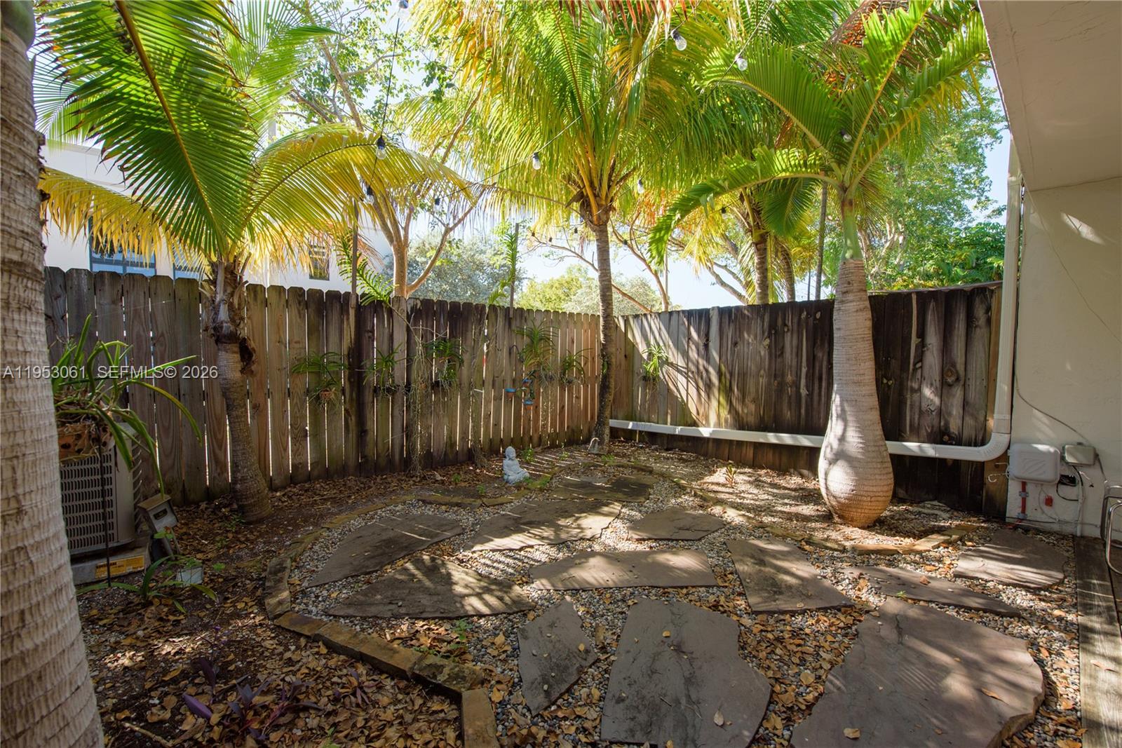 KENDALL GLENN CONDO - Residential
