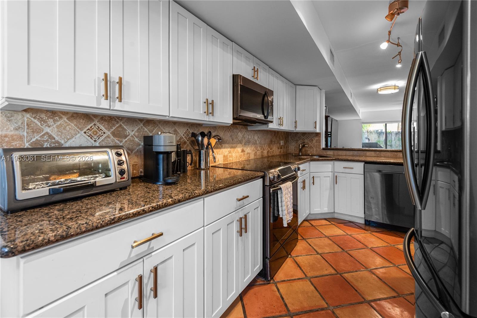 KENDALL GLENN CONDO - Residential