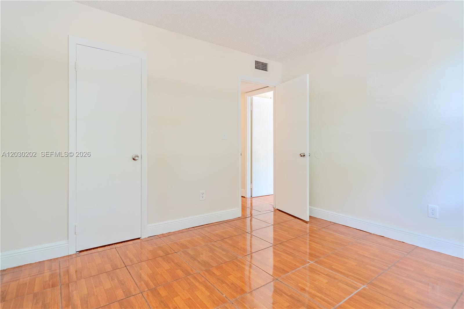 MONTECARLO CONDO - Residential