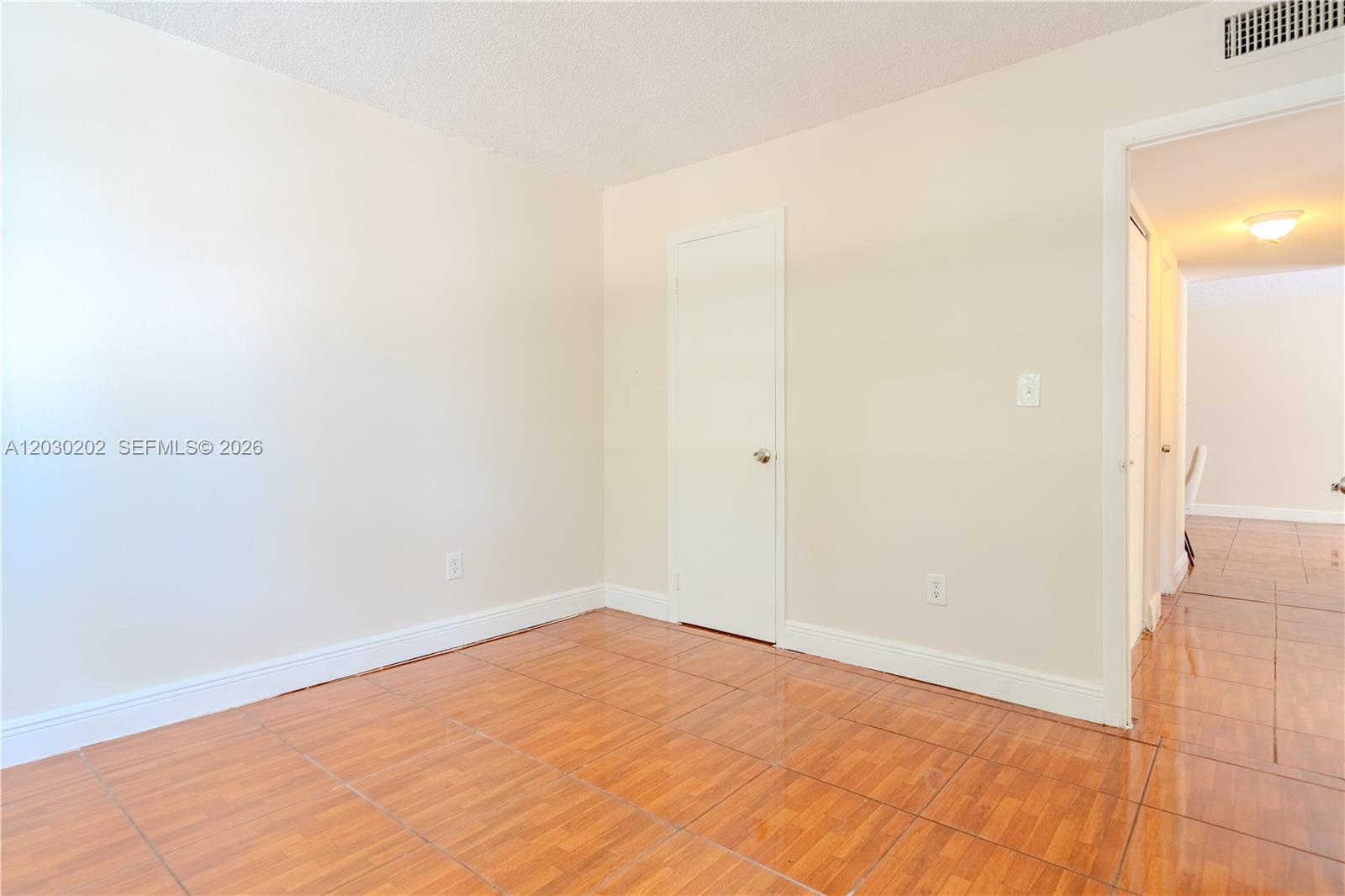 MONTECARLO CONDO - Residential