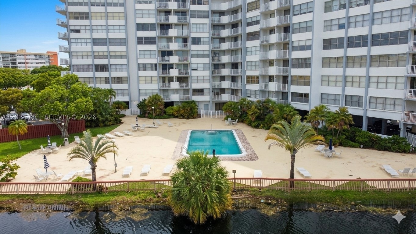 WILSHIRE CONDO - Residential