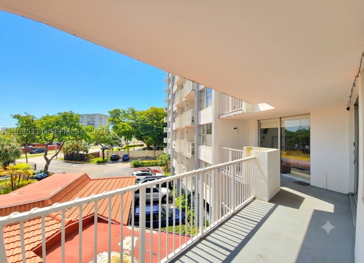 WILSHIRE CONDO - Residential