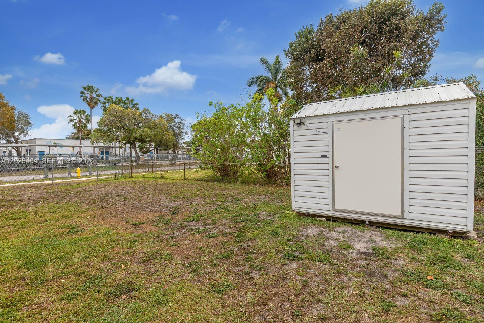 BROADVIEW COUNTRY CLUB ES - Residential