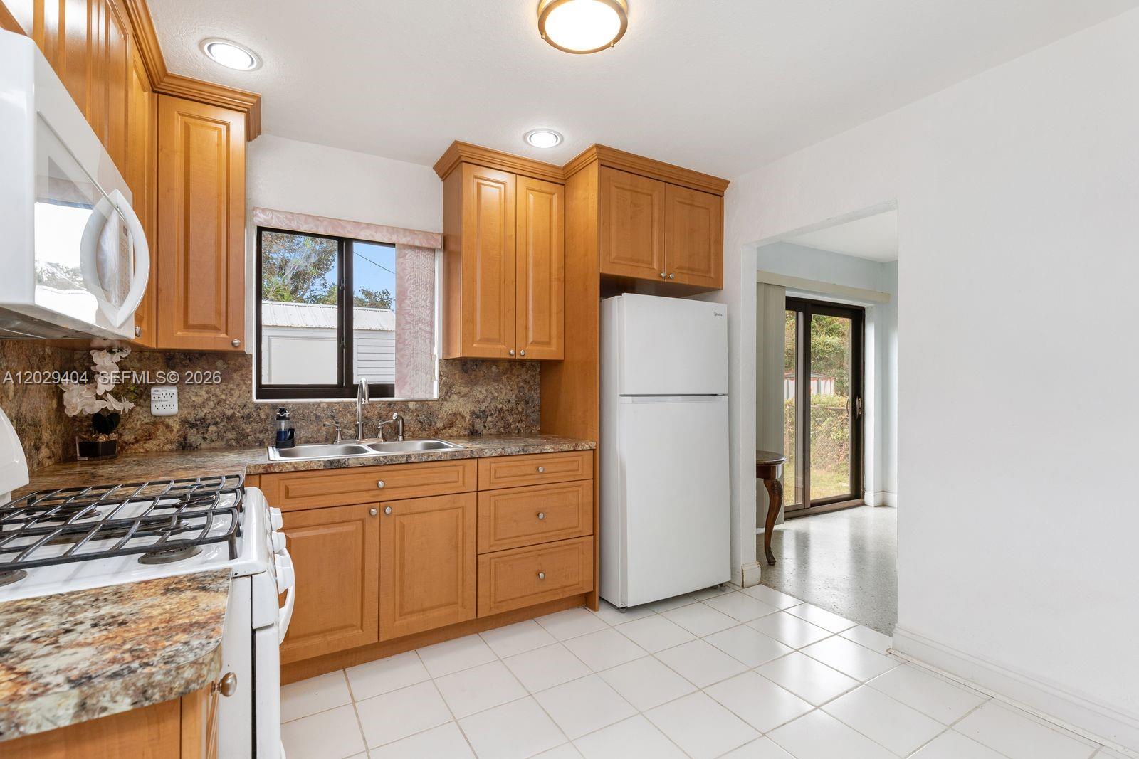BROADVIEW COUNTRY CLUB ES - Residential