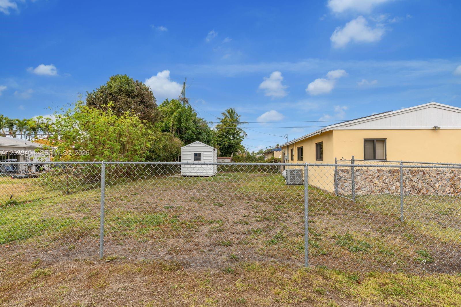 BROADVIEW COUNTRY CLUB ES - Residential