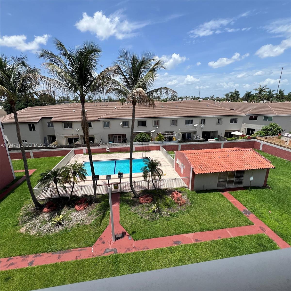 VISIONS AT FOUNTAINBLEAU - Residential