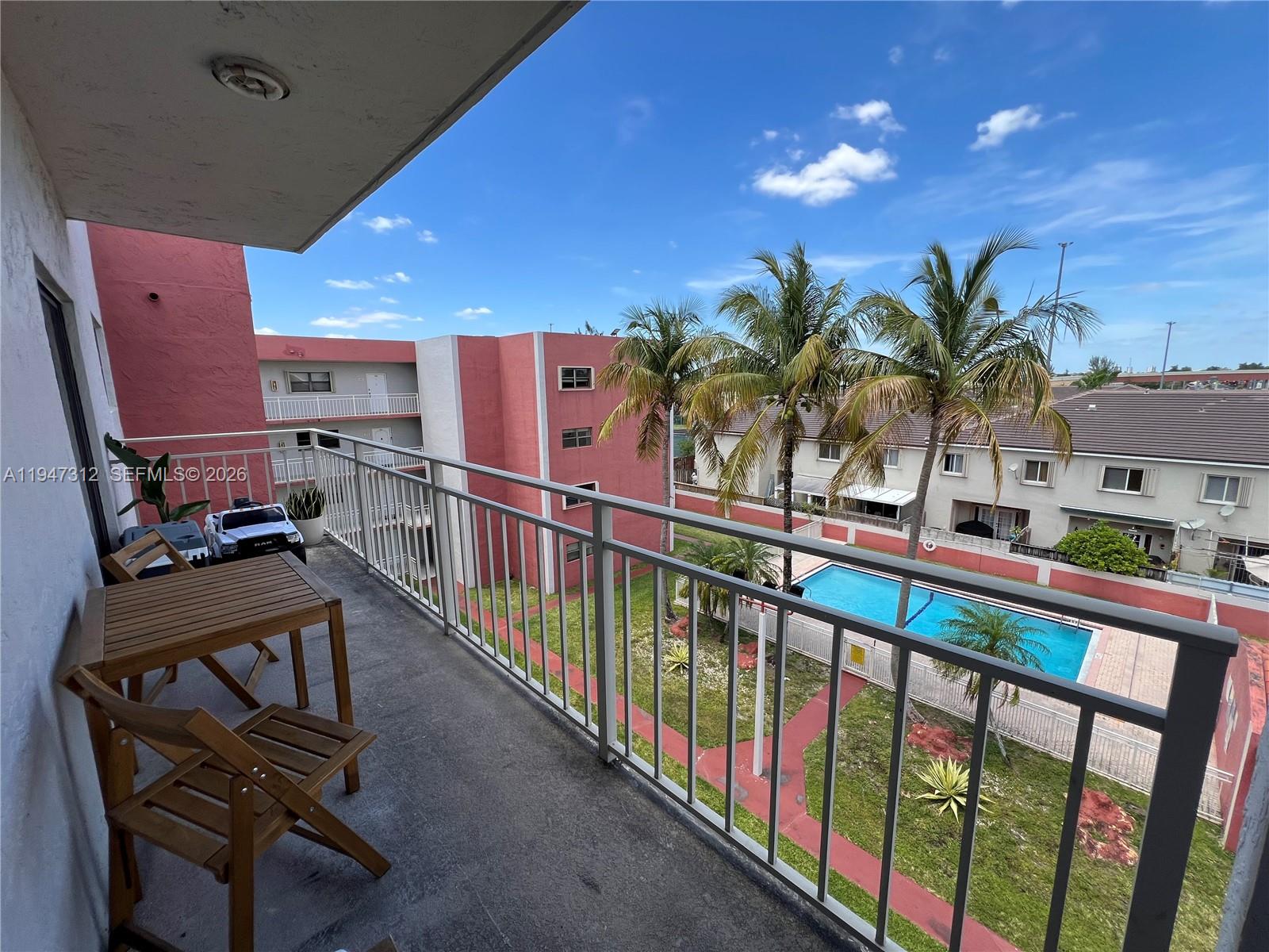 VISIONS AT FOUNTAINBLEAU - Residential