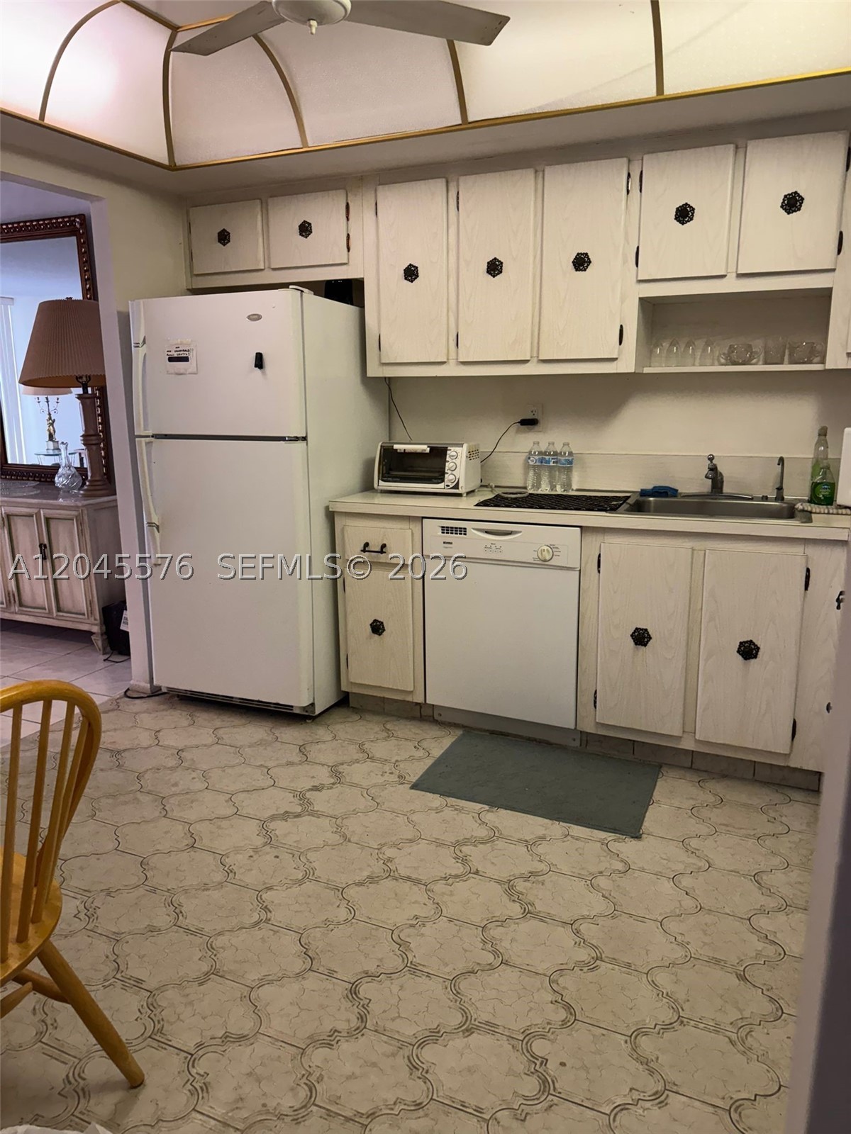 DEL PRADO CONDO - Residential