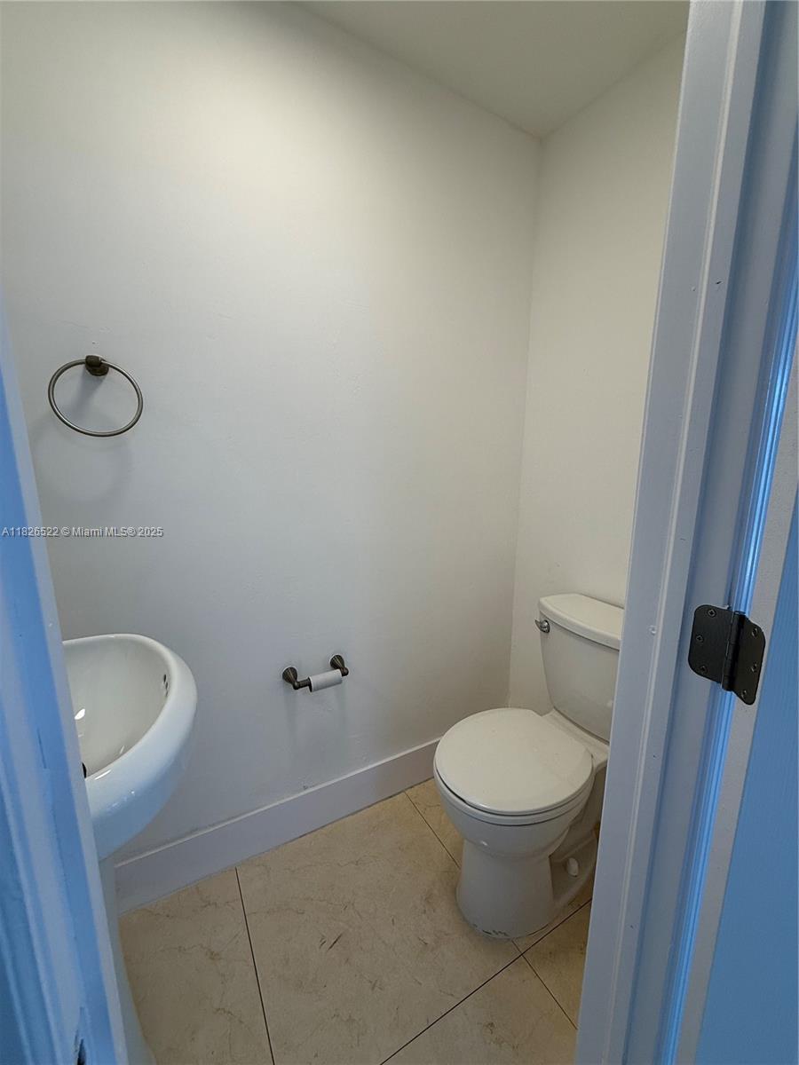 TAMIAMI GARDENS - Residential Lease