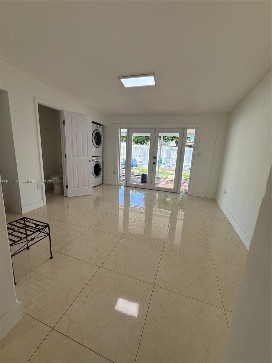 TAMIAMI GARDENS - Residential Lease