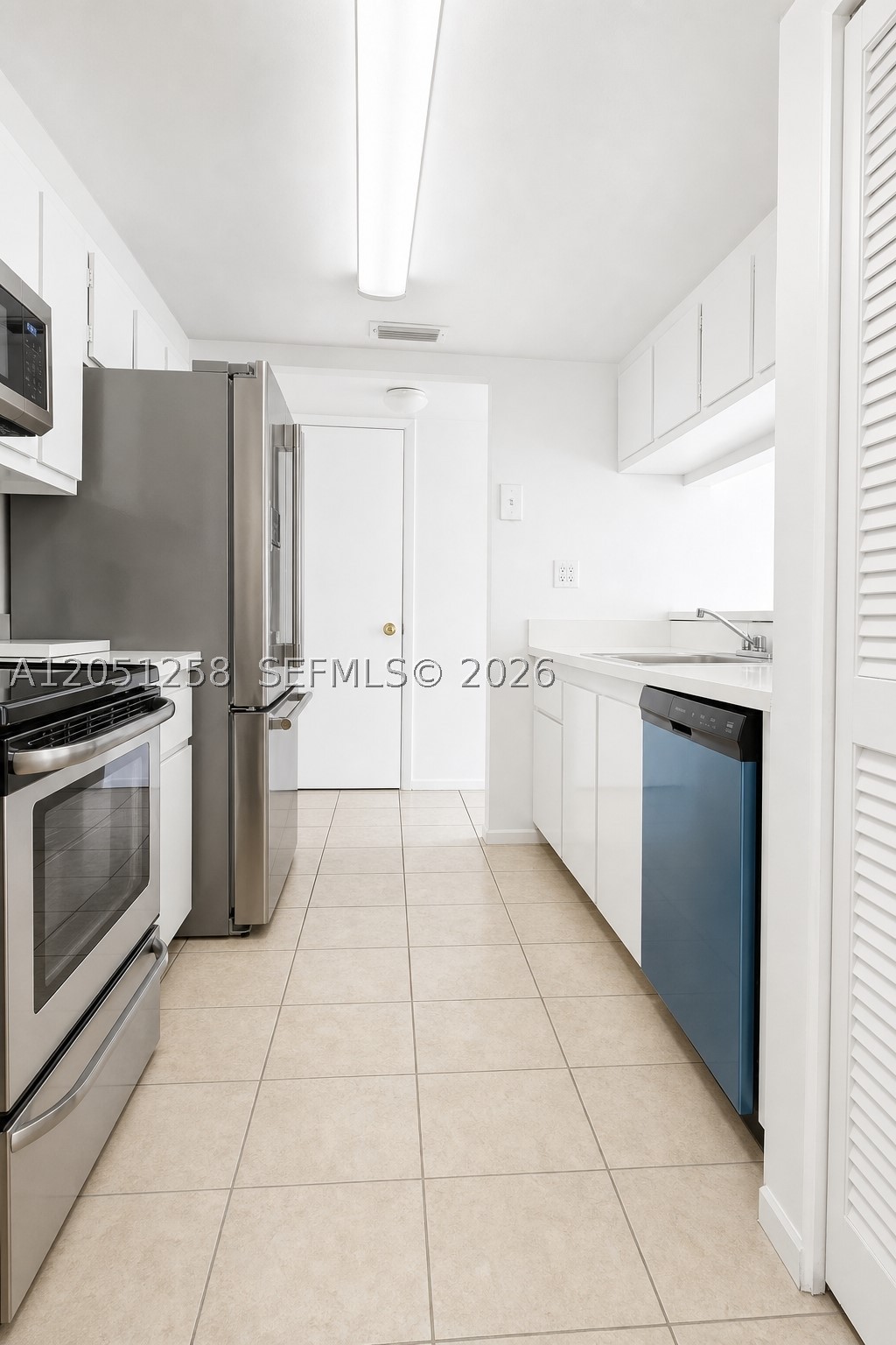 NOB HILL AT WELLEBY CONDO - Residential
