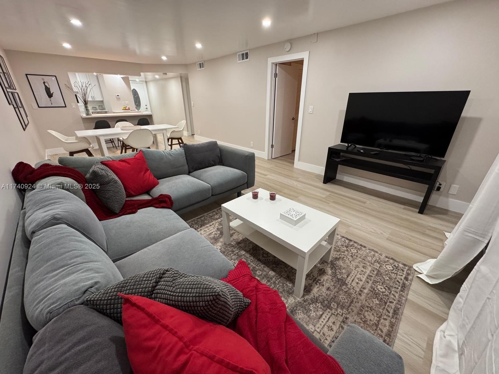 HOLLYBROOK GOLF AND - Residential