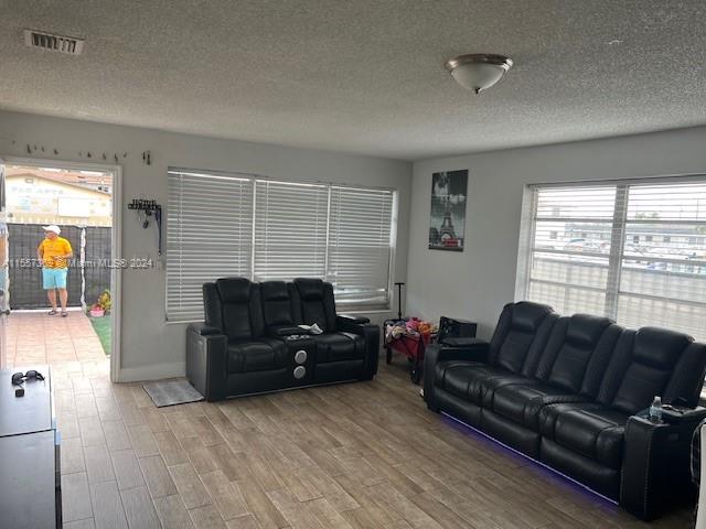 STUDIO ADDN TO TOWN OF HI - Residential Income