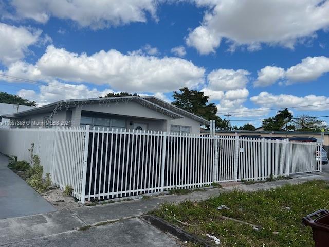STUDIO ADDN TO TOWN OF HI - Residential Income