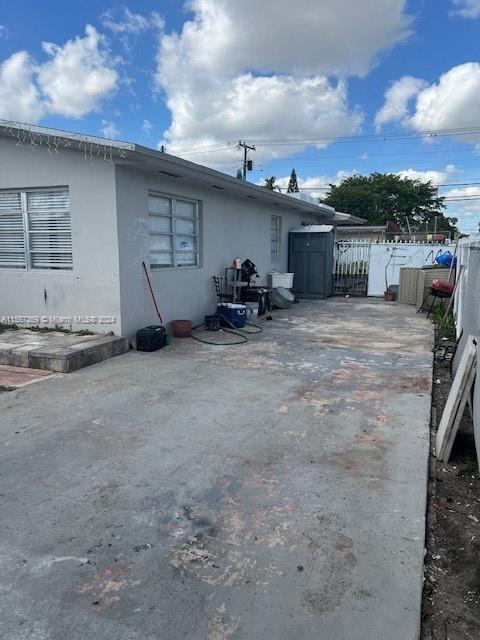 STUDIO ADDN TO TOWN OF HI - Residential Income