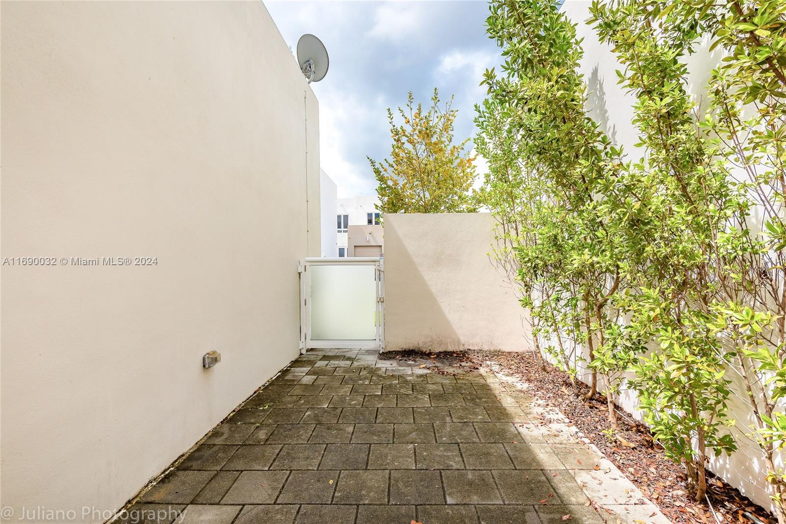 LANDMARK AT DORAL - Residential Lease
