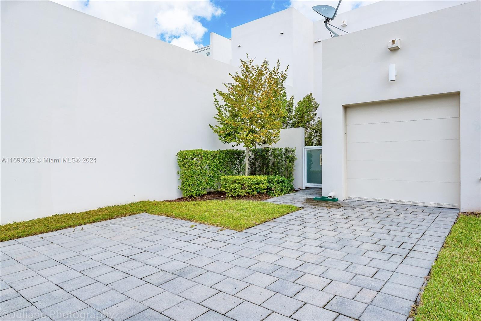 LANDMARK AT DORAL - Residential Lease
