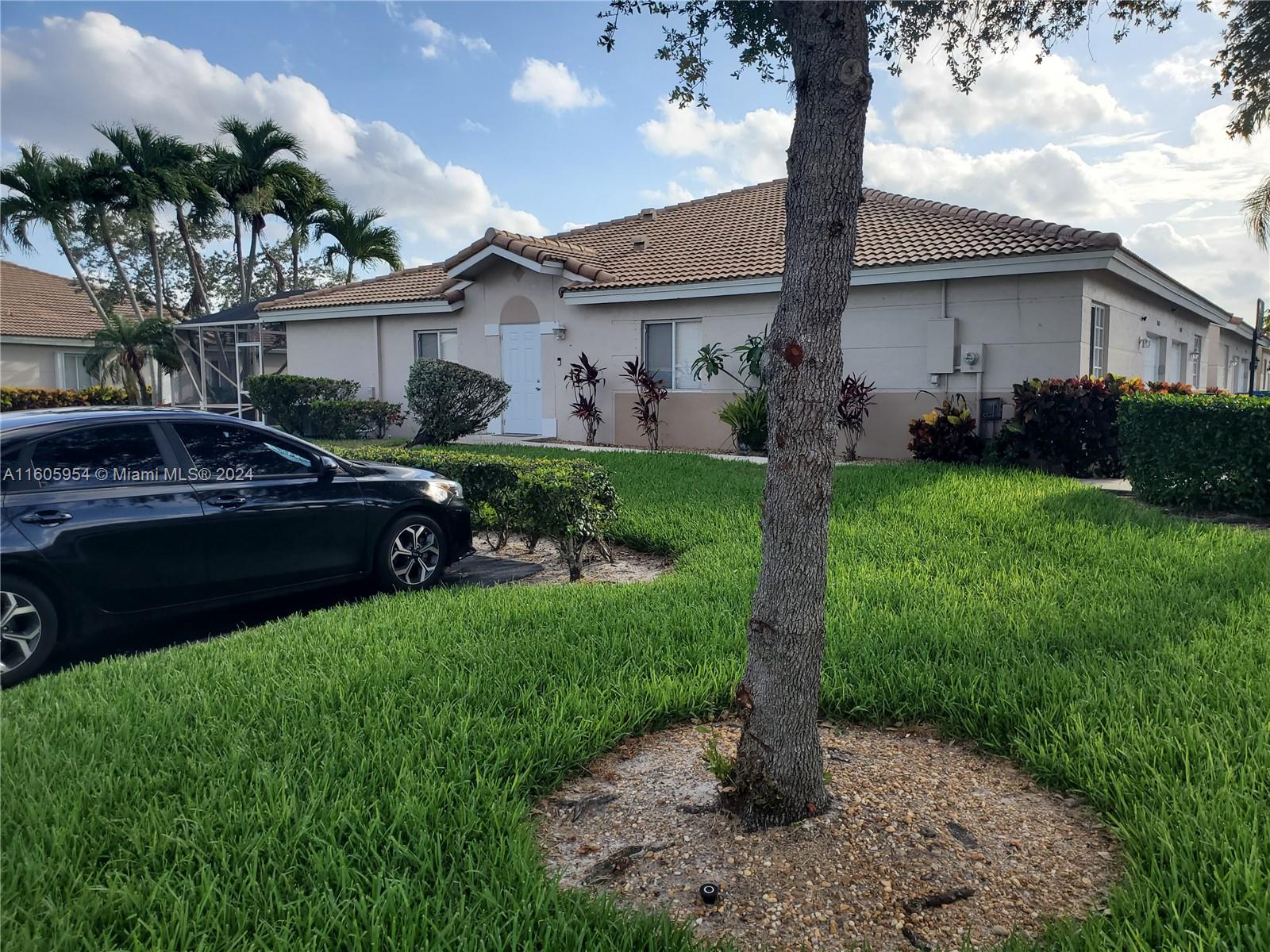 VILLAGES OF RENAISSANCE - Residential Lease