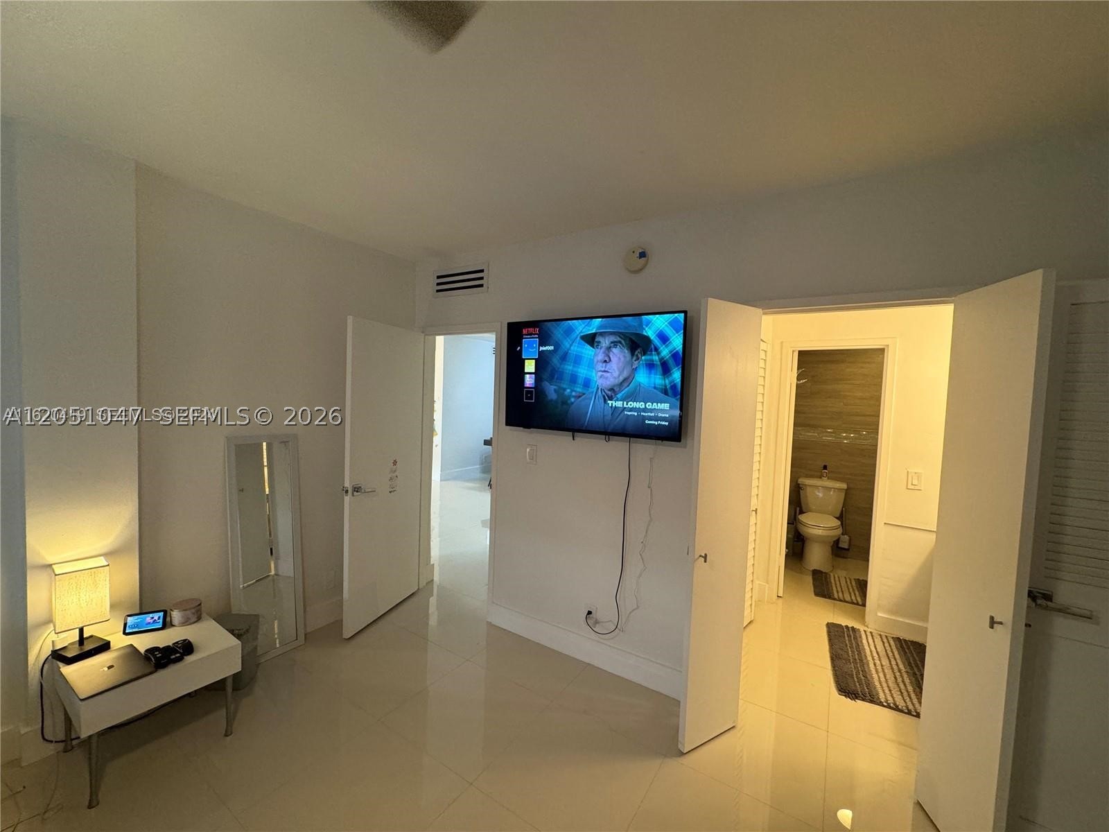 LONDON TOWERS CONDO - Residential