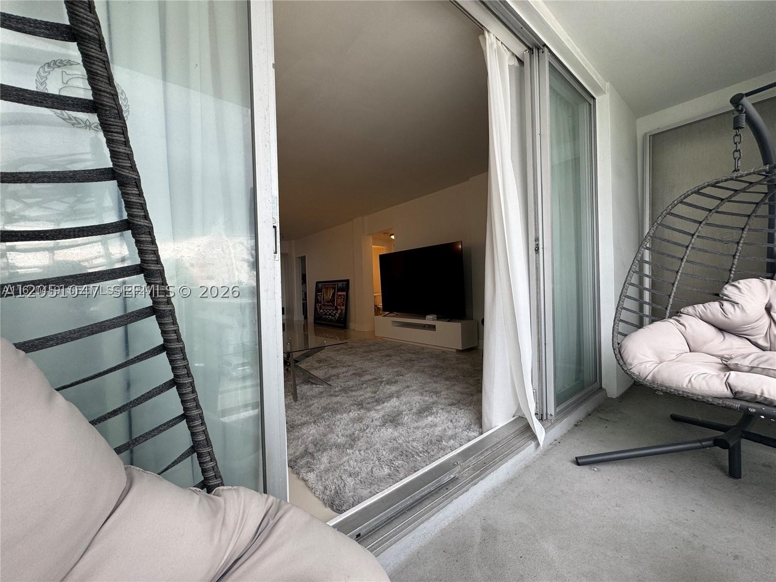 LONDON TOWERS CONDO - Residential