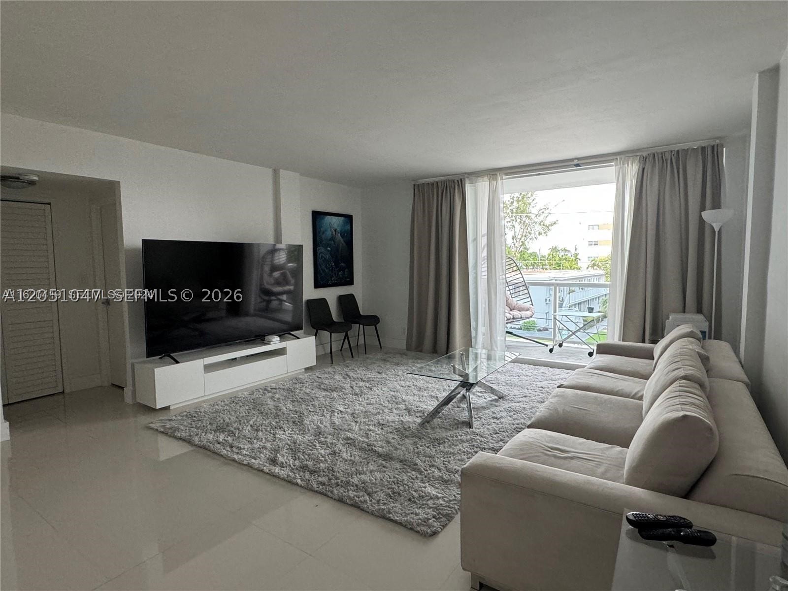 LONDON TOWERS CONDO - Residential