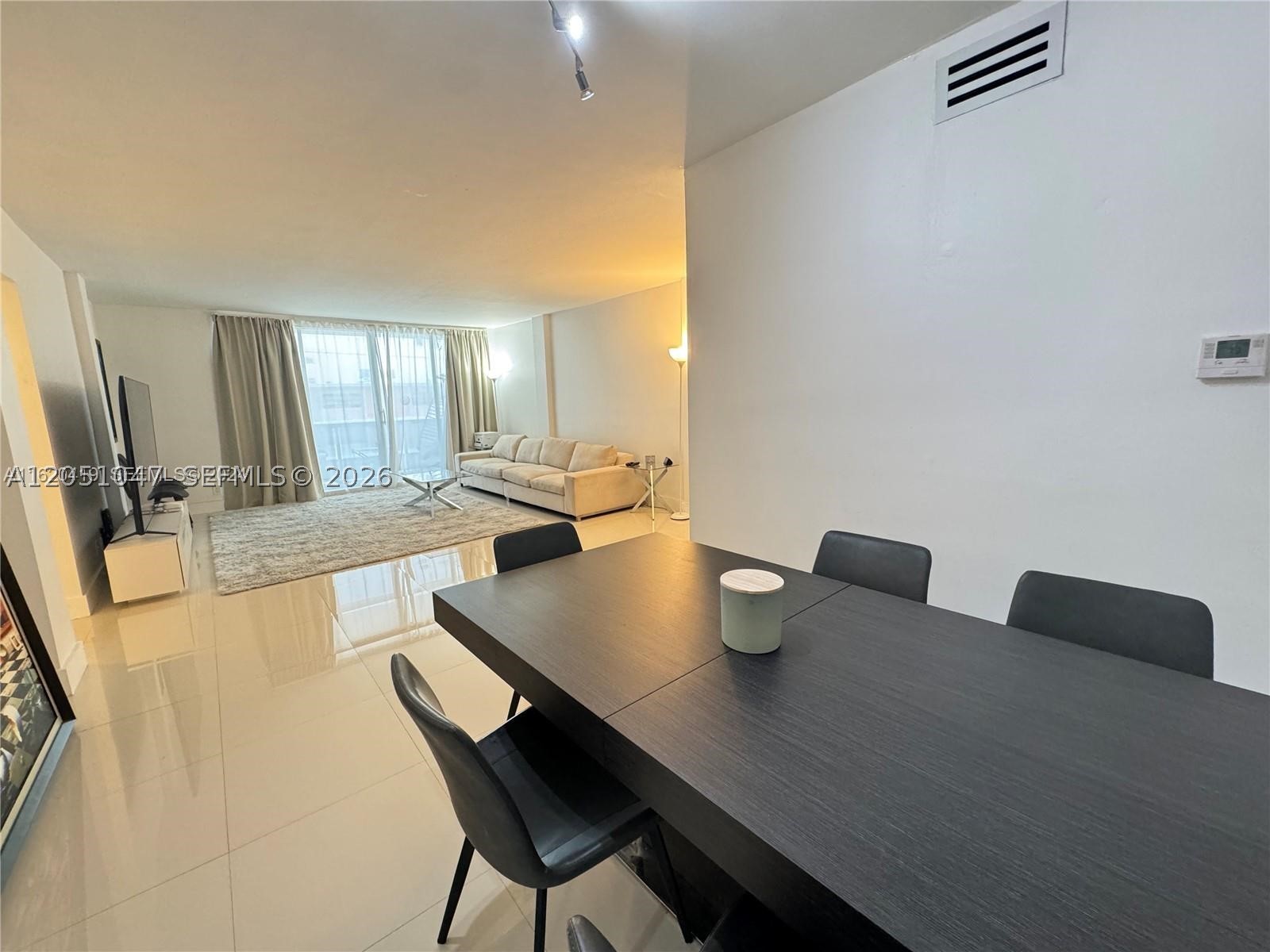 LONDON TOWERS CONDO - Residential