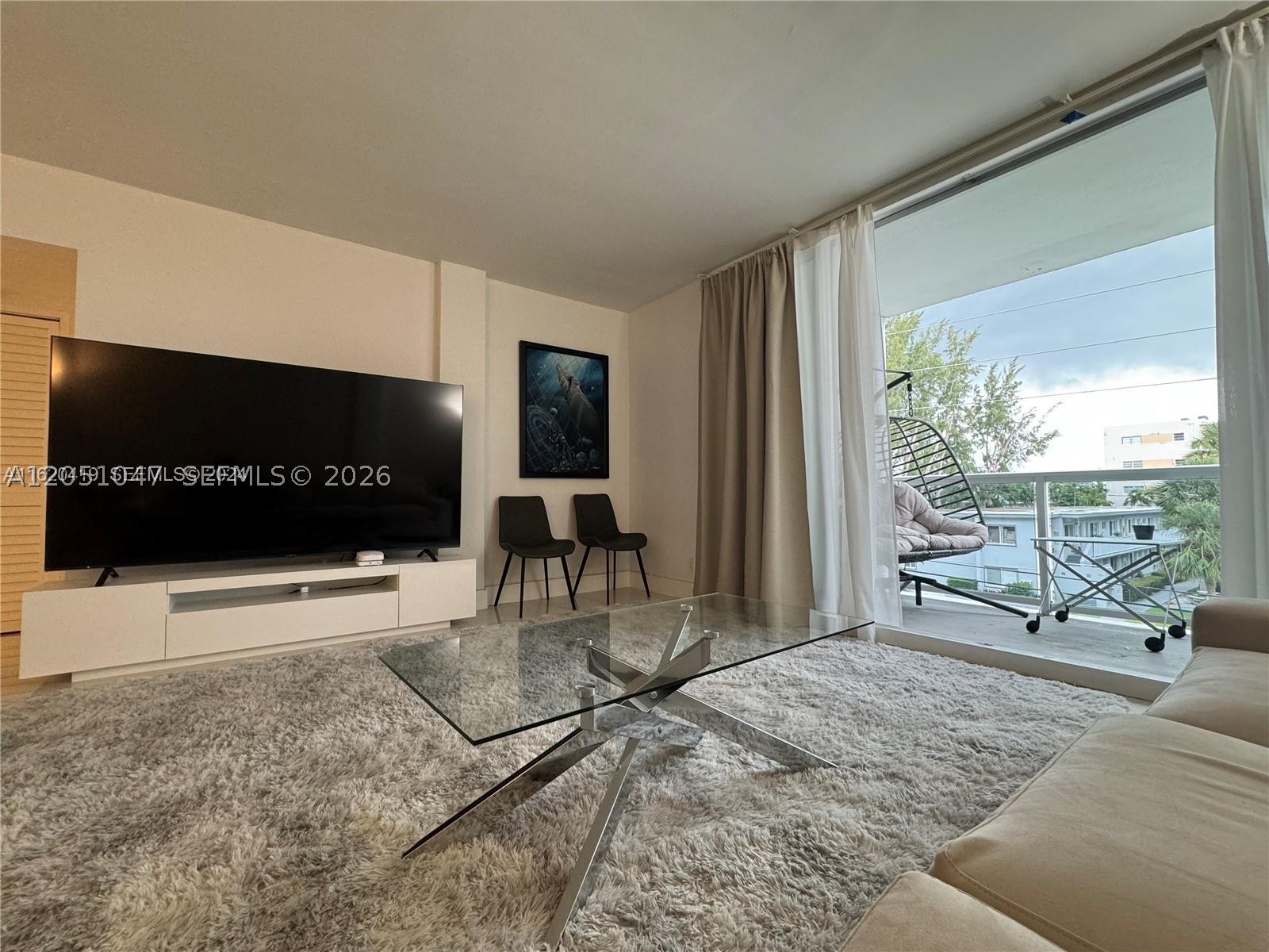 LONDON TOWERS CONDO - Residential