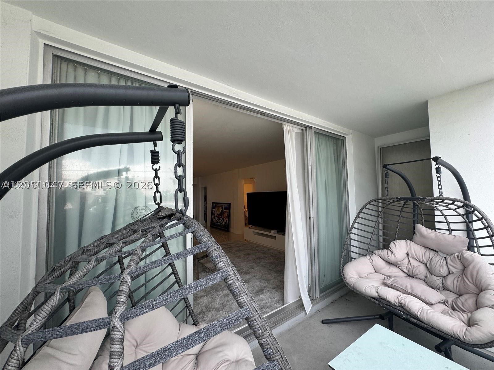 LONDON TOWERS CONDO - Residential
