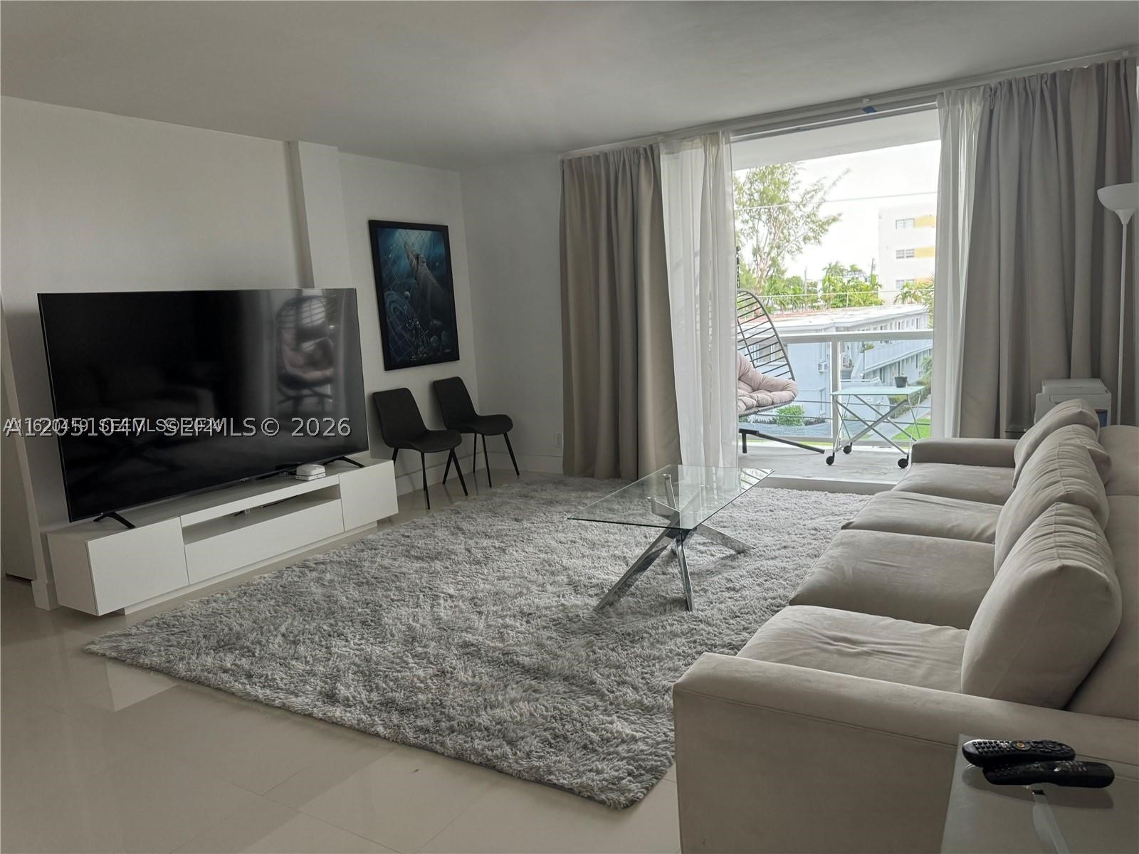 LONDON TOWERS CONDO - Residential