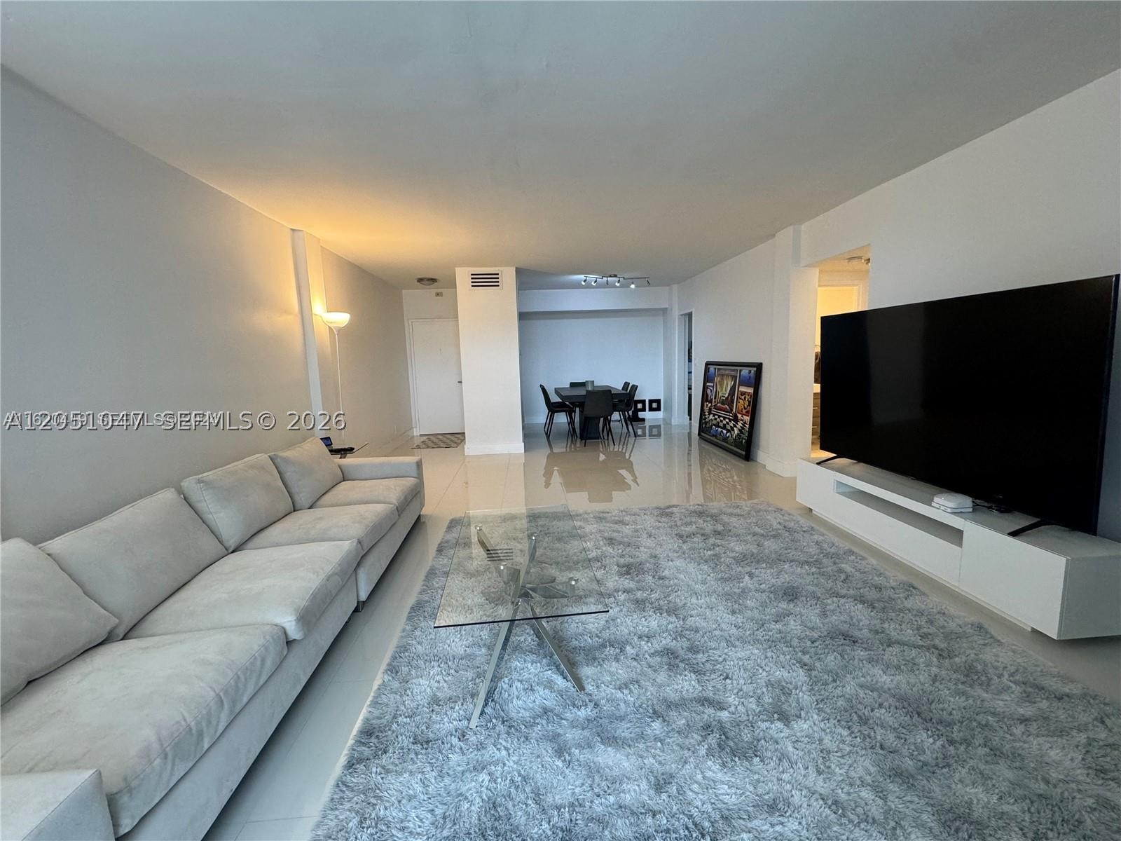 LONDON TOWERS CONDO - Residential