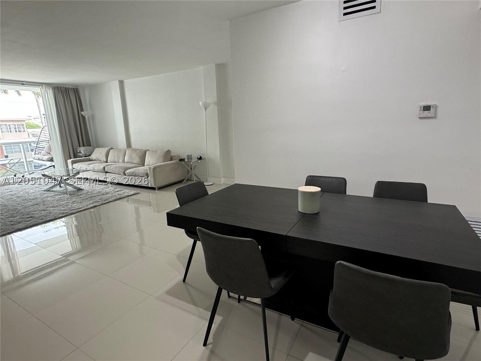 LONDON TOWERS CONDO - Residential