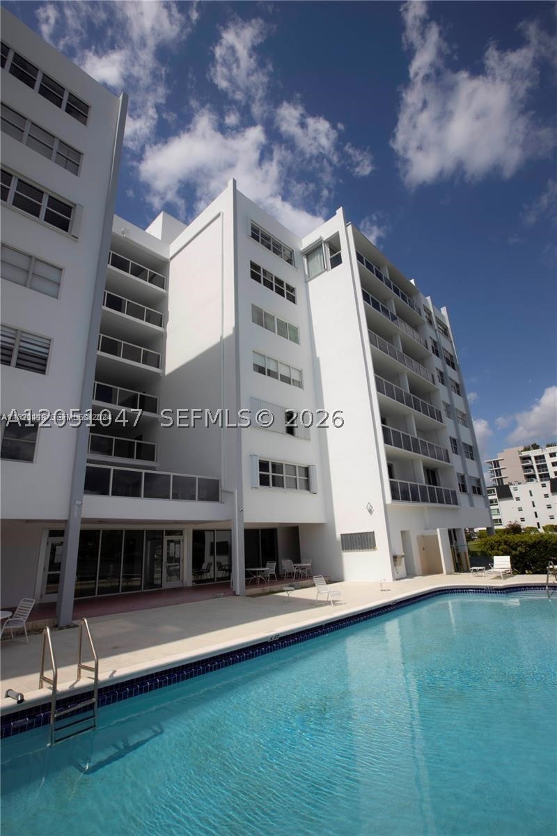 LONDON TOWERS CONDO - Residential