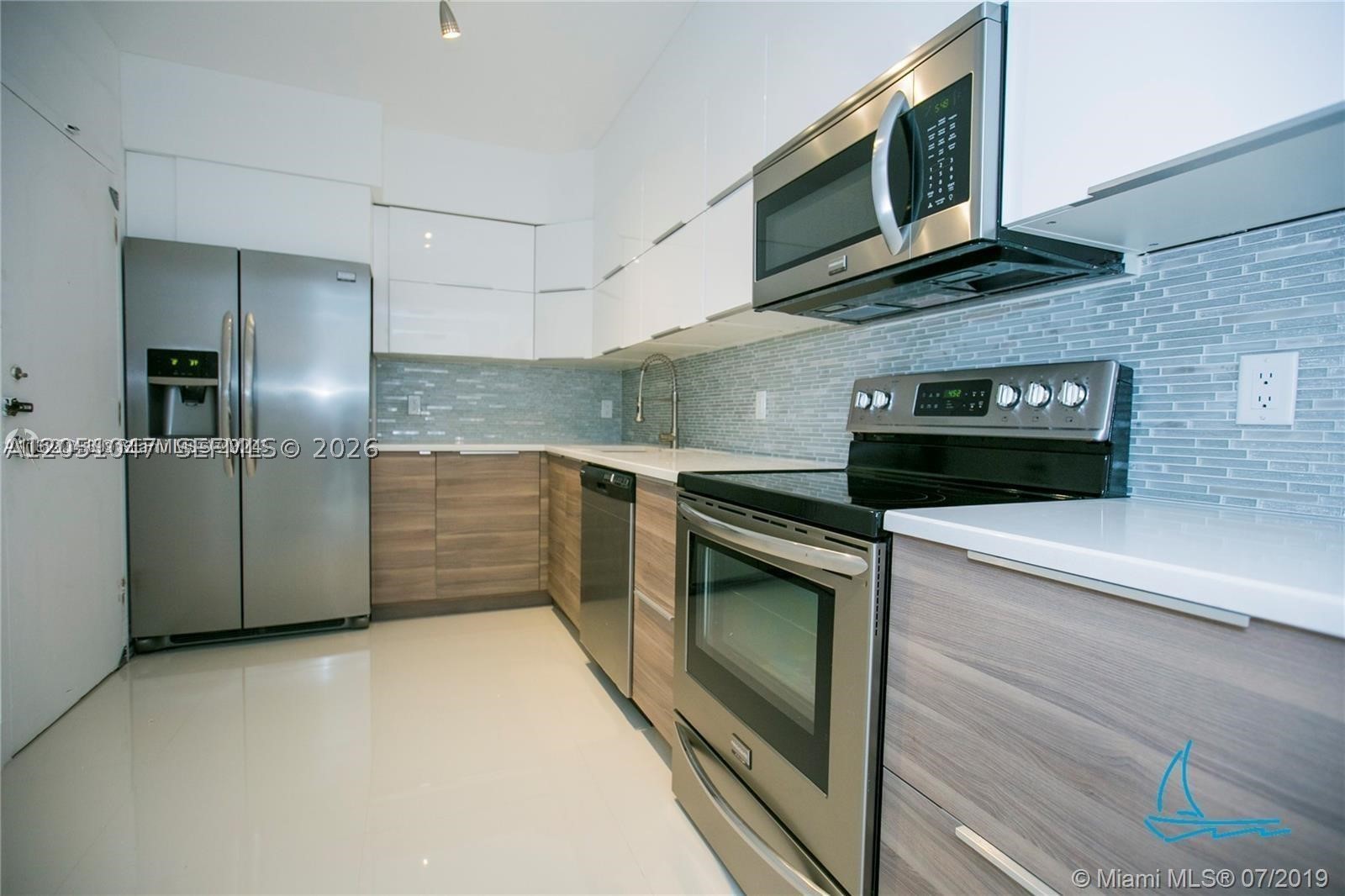 LONDON TOWERS CONDO - Residential