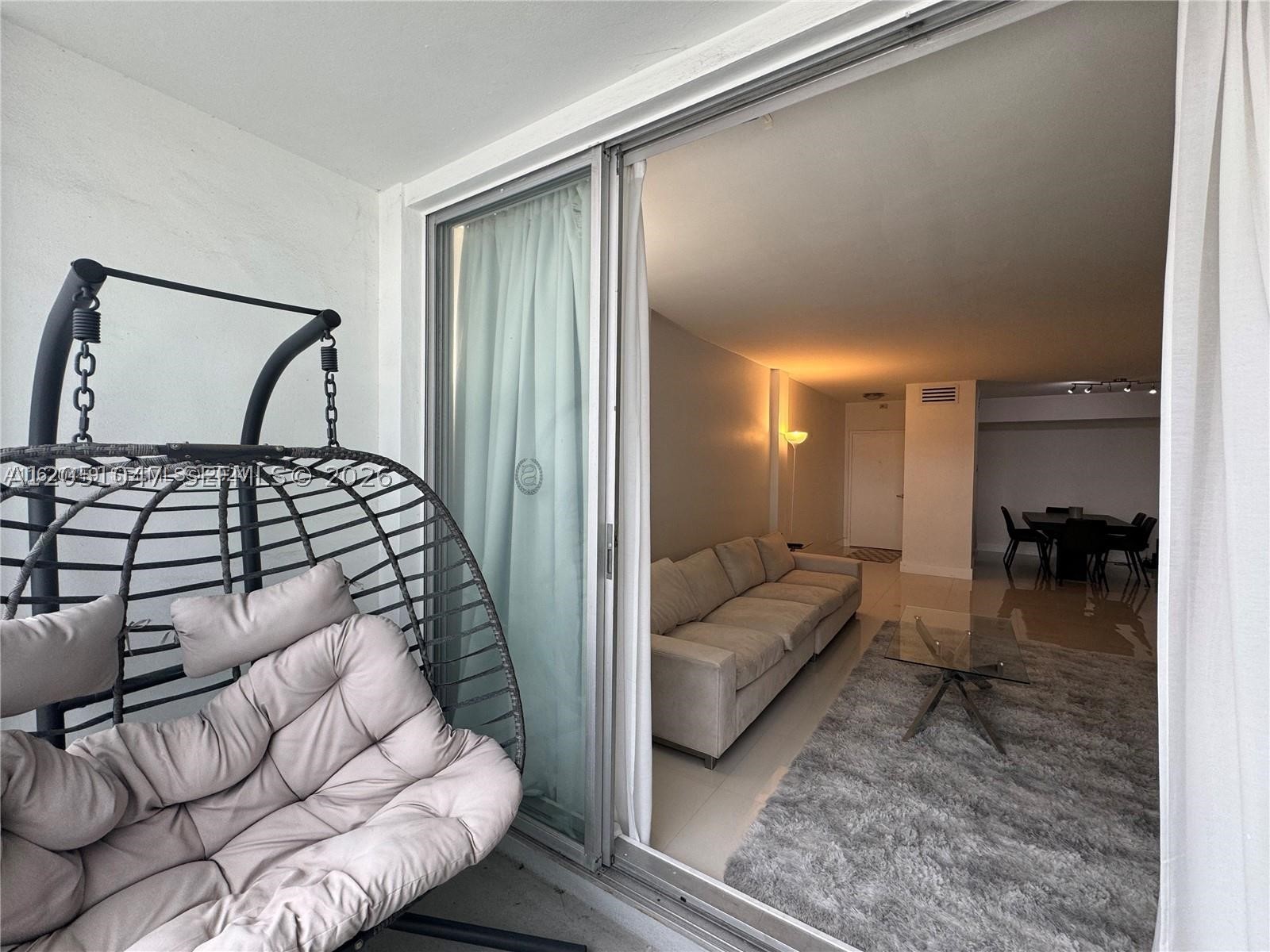 LONDON TOWERS CONDO - Residential