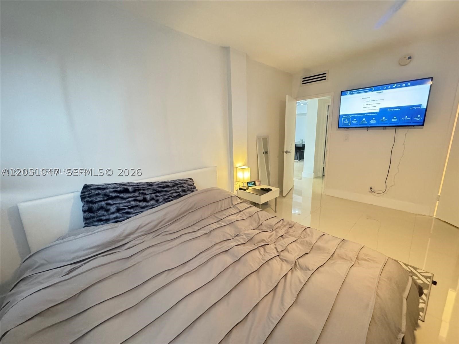 LONDON TOWERS CONDO - Residential