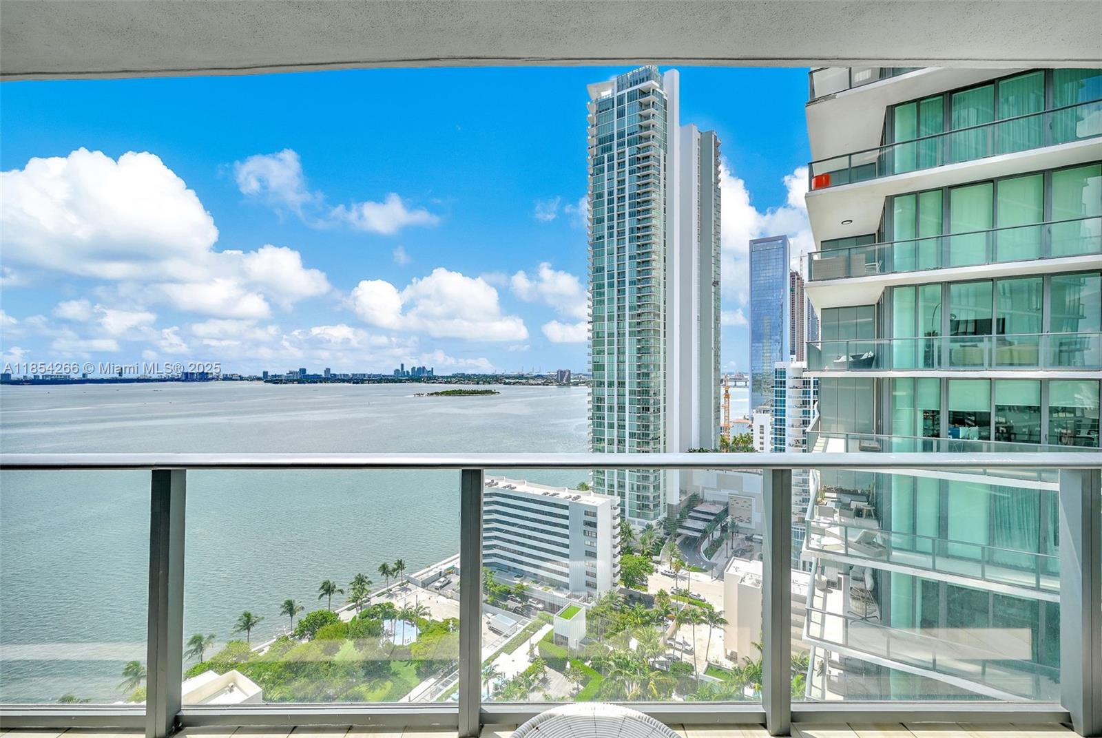 PARAISO BAY CONDO - Residential