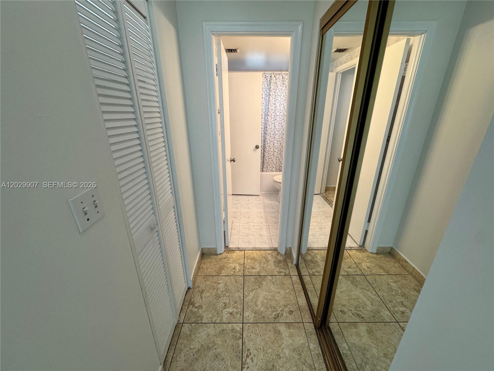 VILLAGE OF KINGS CREEK CO - Residential Lease