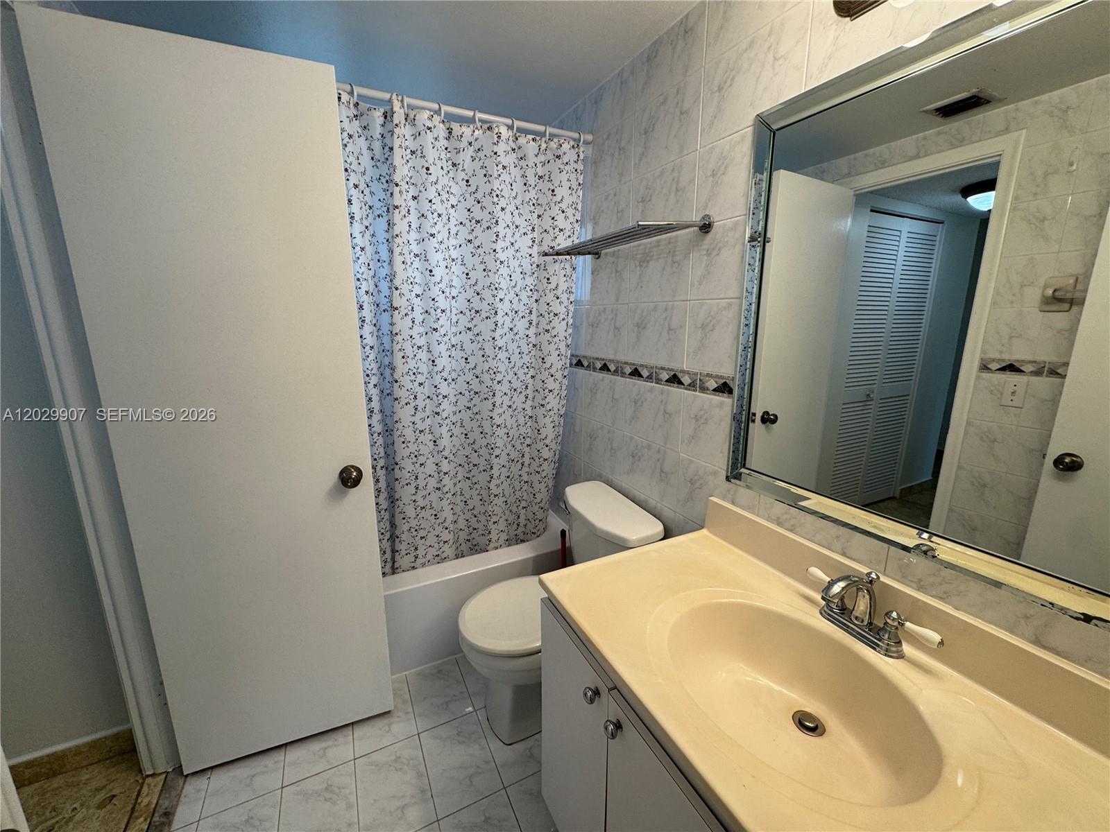 VILLAGE OF KINGS CREEK CO - Residential Lease