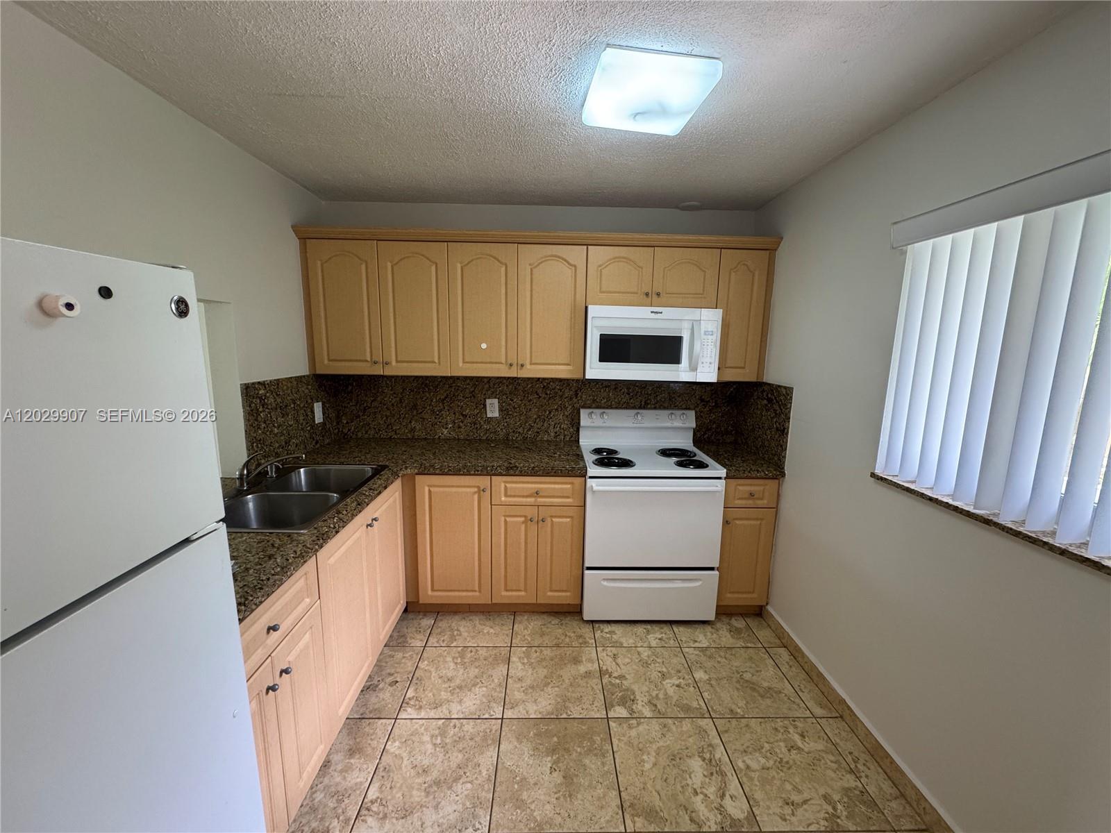VILLAGE OF KINGS CREEK CO - Residential Lease