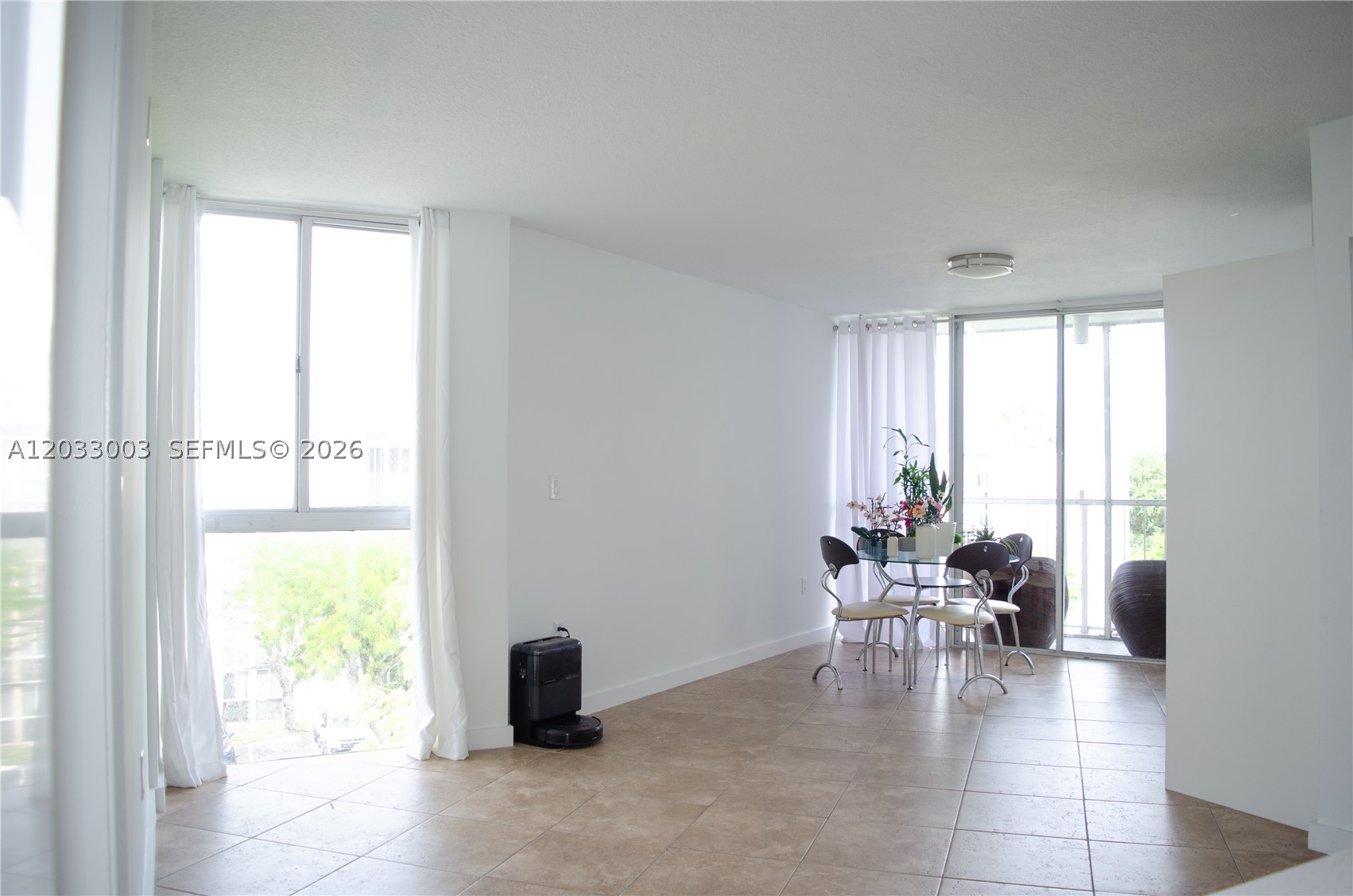 LAS BRISAS@ COUNTRY CLUB - Residential Lease